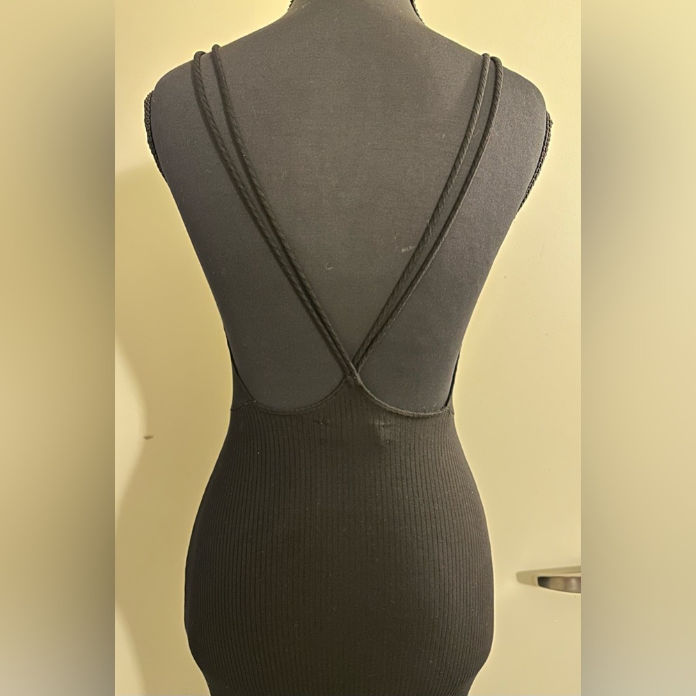 Reformation Ribbed Knit Dress w/Spaghetti Straps That Form a V in Back. Size M